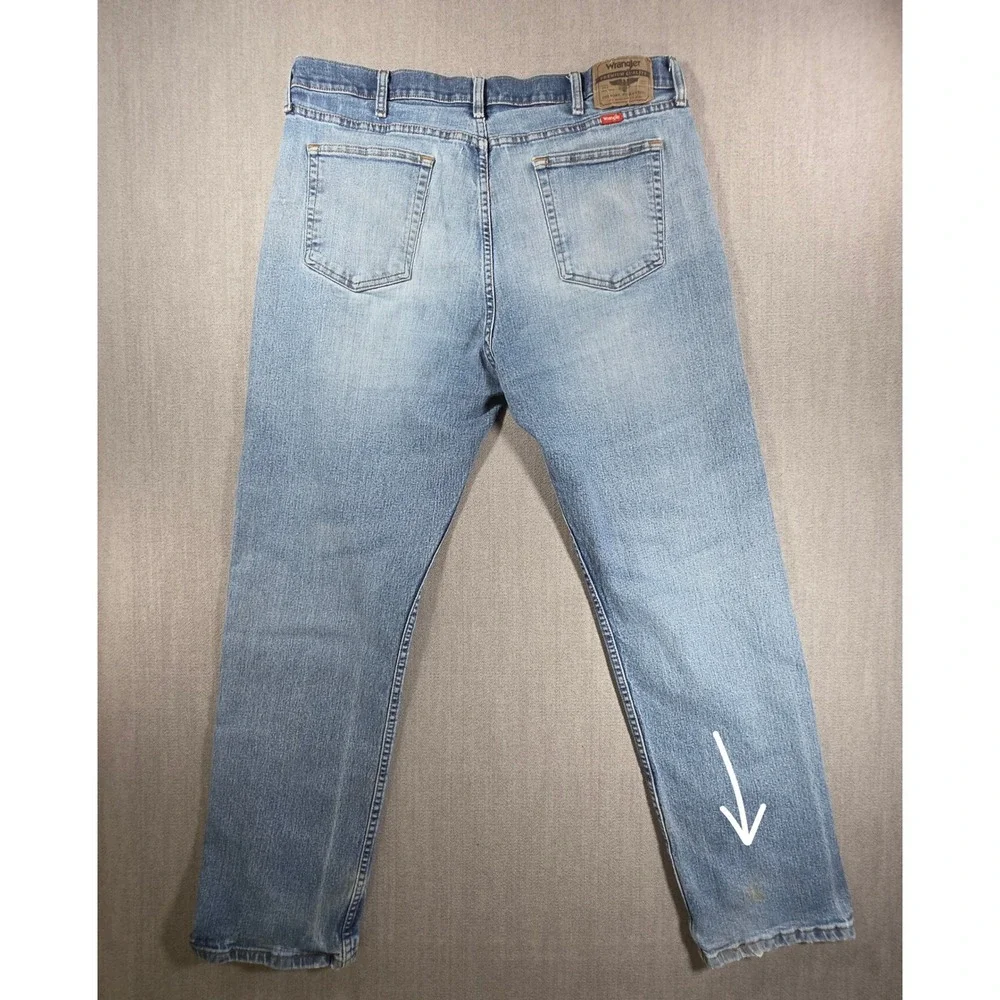 Wrangler Jeans‎ Mens 38x32 Light Wash Relaxed Fit Distressed Denim 97FXWXD